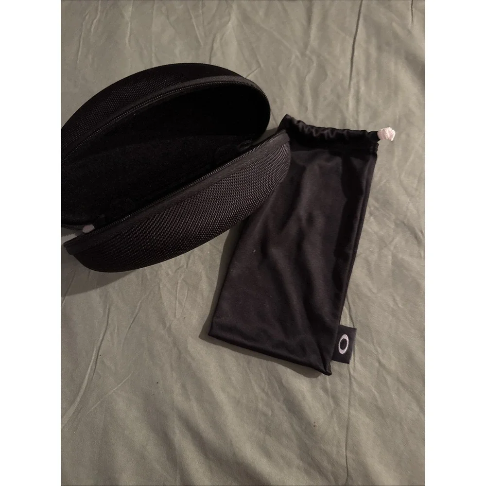 Oakley Hard Clamshell Sunglasses Case  Zipper Black With Soft Sack Cleaning Bag